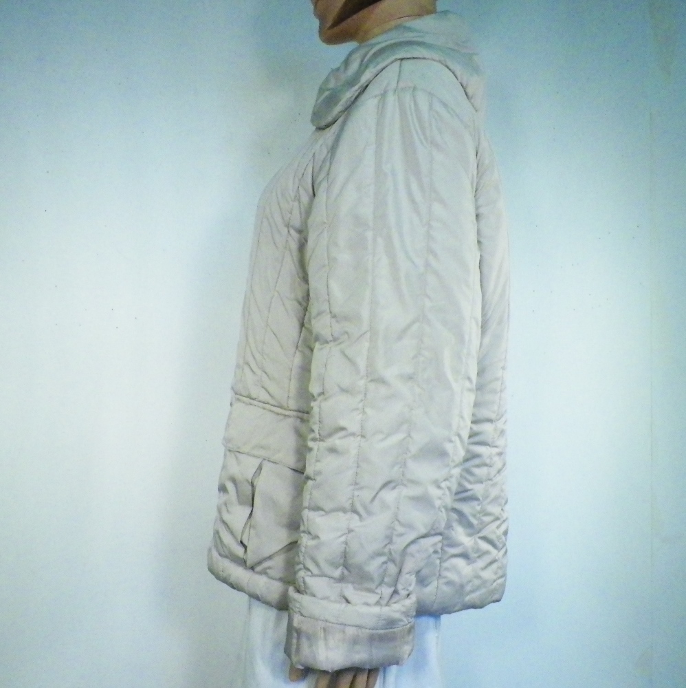 Voir photo 2 de Veste Femme Ecru XANAKA Taille Estimée 38. Veste Femme Ecru XANAKA Taille Estimée 38. Bon état - Vue 2 -